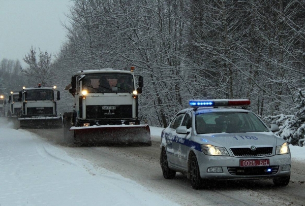 Больш за 1,5 тыс. адзінак спецтэхнікі гатовыя да выхаду на лініі для расчысткі рэспубліканскіх аўтамабільных дарог ад снегу