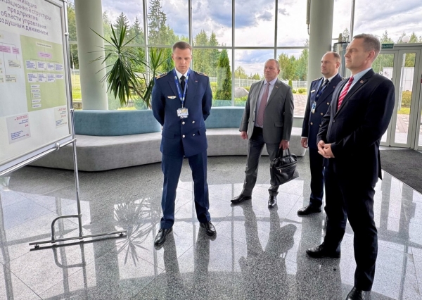 Аляксей Ляхновіч наведаў Мінскі цэнтр кіравання паветраным рухам у Сокале