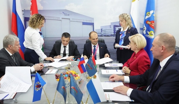 Contracts in the aircraft industry were signed on the sidelines of the international industrial exhibition “INNOPROM. Belarus”