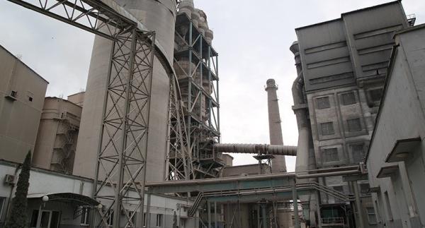 Belarusian cement company reduces cement prices for road construction
