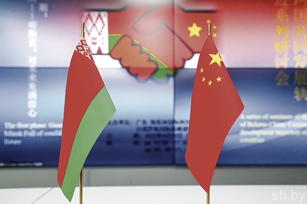 Transport Ministers of Belarus and China Alexei Lyakhnovich and Liu Wei held a working meeting