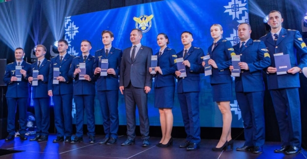 Міністр прыняў удзел ва ўрачыстай цырымоніі ўручэння ліцэнзіі пілотаў і дыпломаў курсантам БДАА
