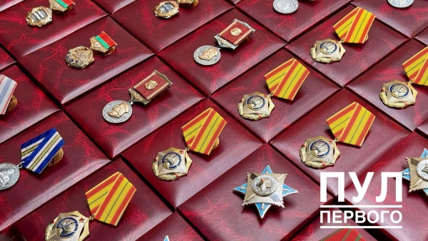 Прэзідэнт Беларусі напярэдадні Дня Перамогі ўручыў дзяржузнагароды заслужаным прадстаўнікам розных сфер