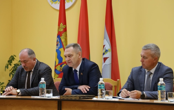 Ecology, transport, and infrastructure: Minister met with the workforce of Borisov Sleeper Impregnation Plant