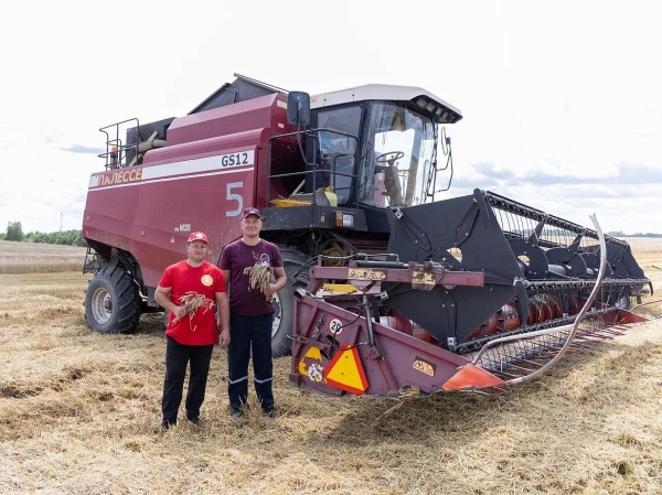 Transport employees participate in the 2025 harvest campaign