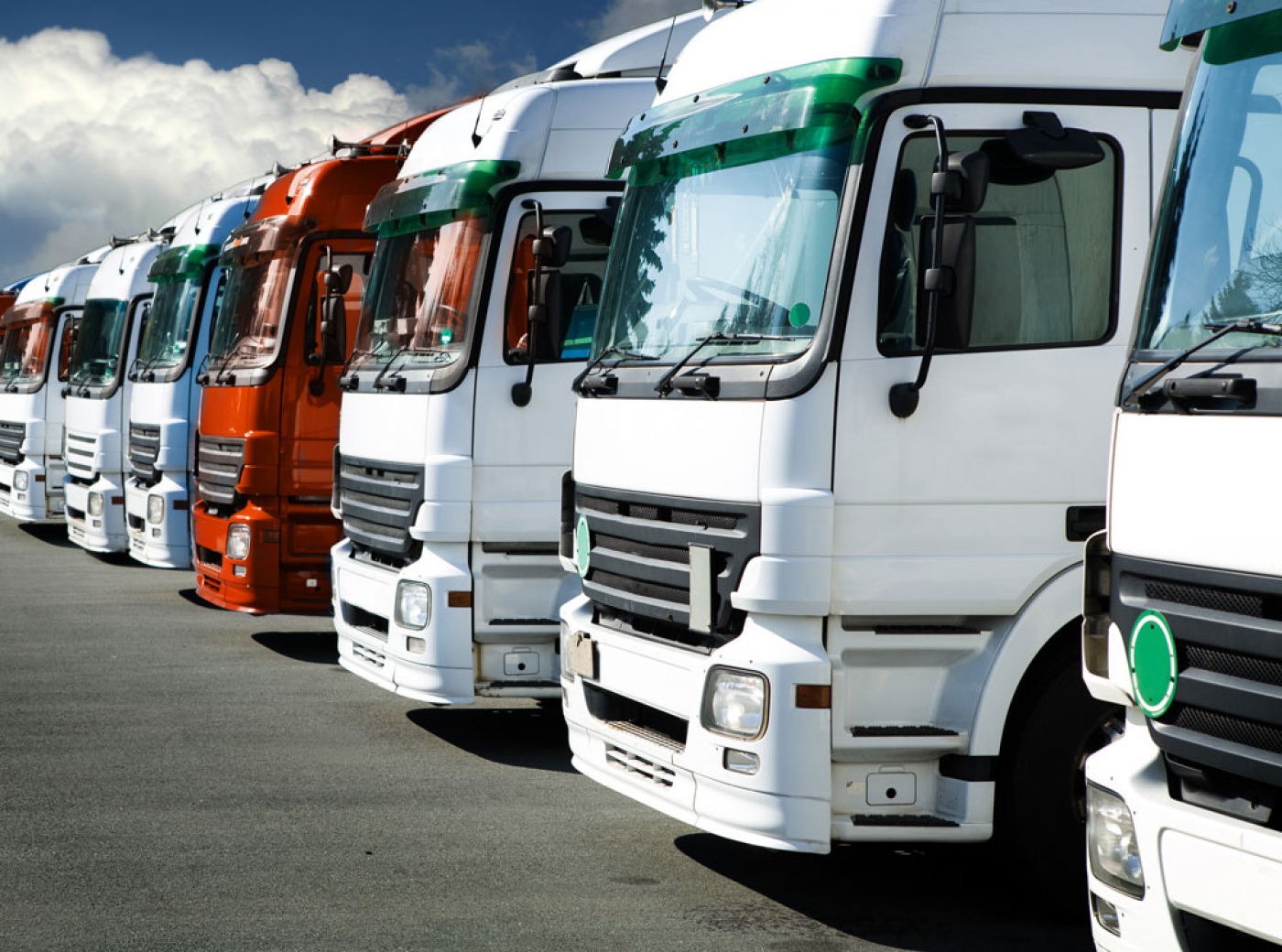 С 10 октября автоперевозчики ЕС могут оформить разрешение на перевозку грузов по территории Беларуси