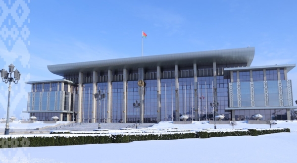 Президент Беларуси Александр Лукашенко поздравил белорусских женщин с праздником 8 Марта