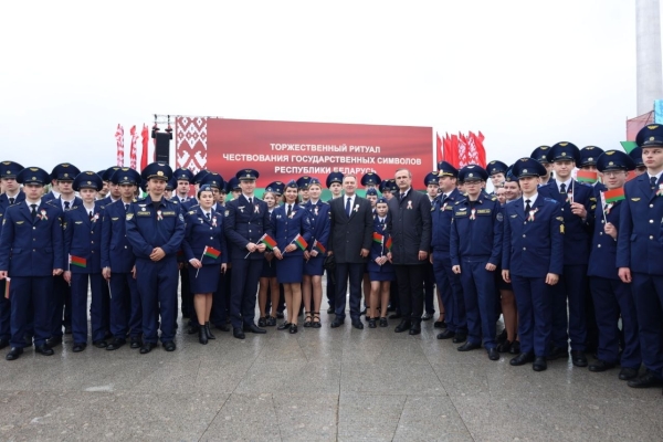 The ceremony of honoring the state symbols of Belarus took place on the State Flag Square in Minsk