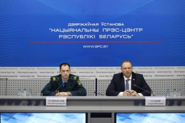 Кіроўца таксі цяпер абавязаны інфармаваць пасажыра аб арыентыровачным кошце паездкі! Новыя правілы аўтамабільных перавозак пасажыраў абмеркавалі на прэс-канферэнцыі ў Мінску